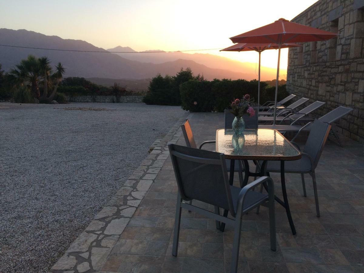 Villa Ypsilon Karotí Eksteriør billede