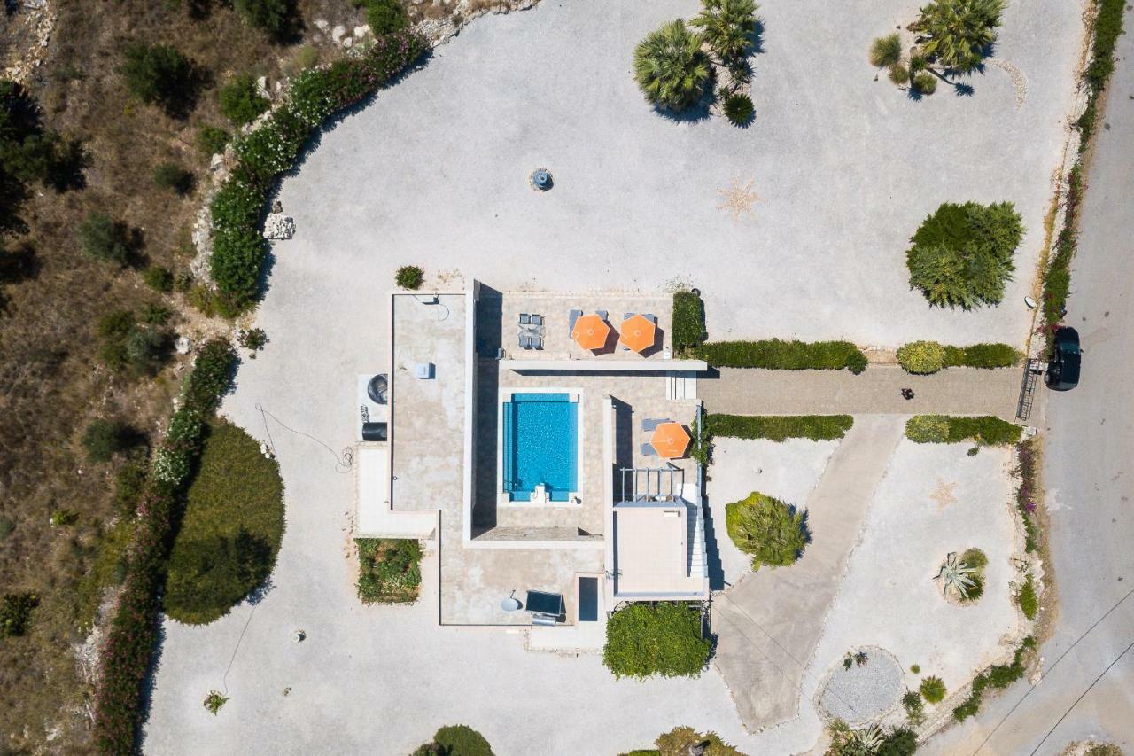 Villa Ypsilon Karotí Eksteriør billede