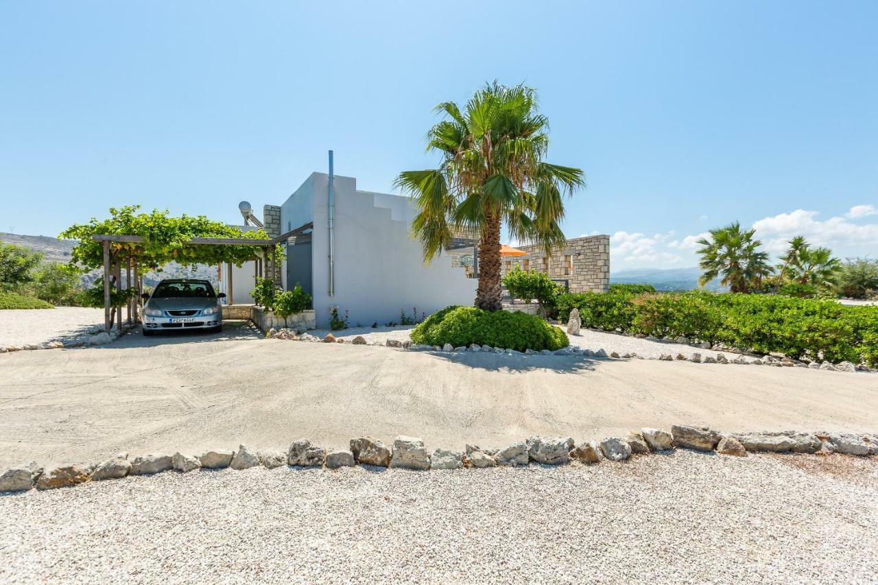 Villa Ypsilon Karotí Eksteriør billede