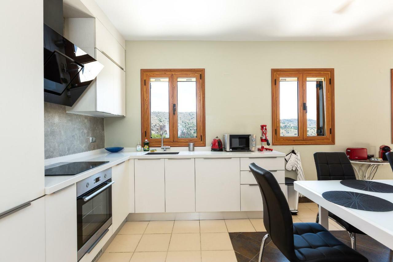 Villa Ypsilon Karotí Eksteriør billede