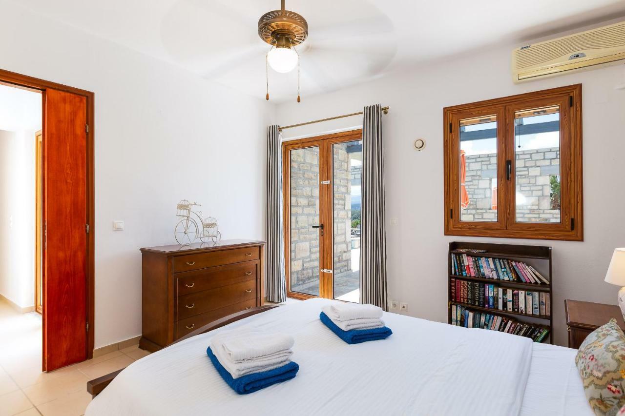 Villa Ypsilon Karotí Eksteriør billede